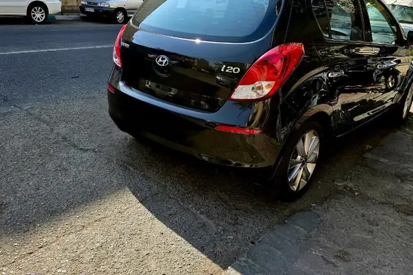 هیوندای i20