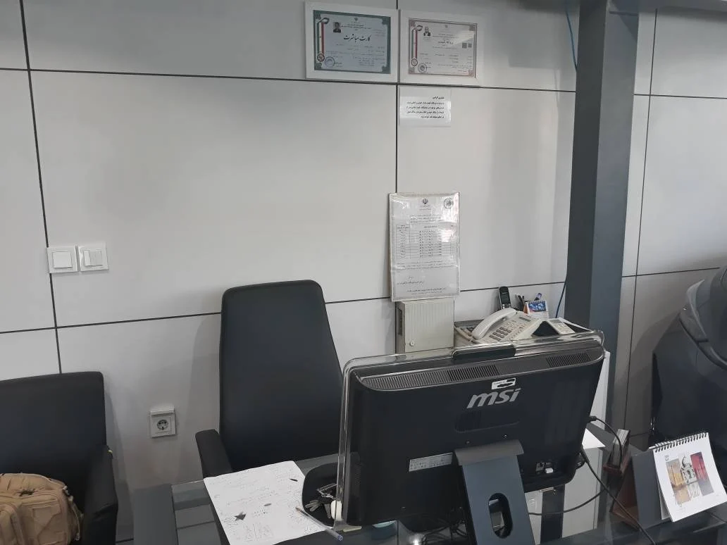 مدیر نمایشگاه نمایشگاه اتومبیل آلوارس