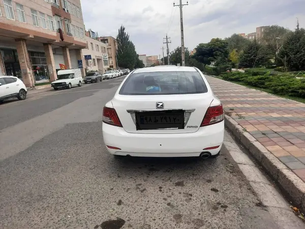 زوتی آریو