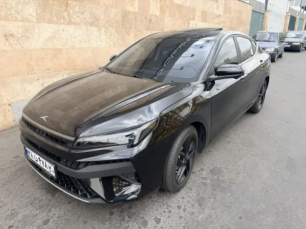 کی ام سی J7