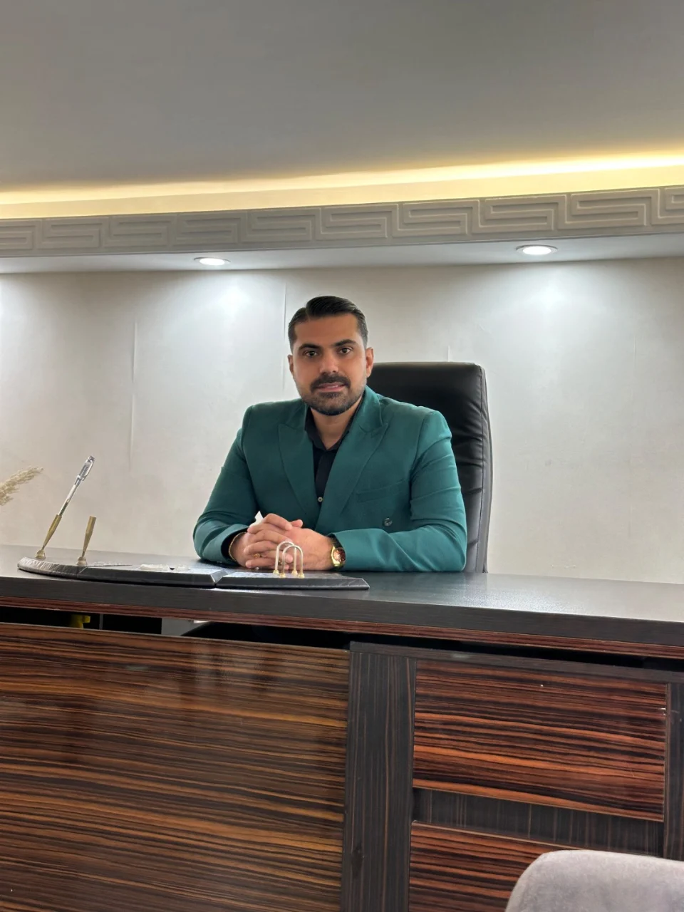 مدیر نمایشگاه اتو گالری داریان