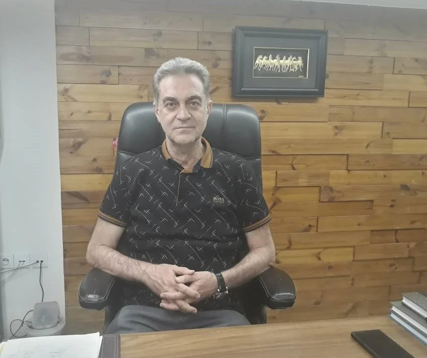 مدیر نمایشگاه اتو گالری امیر