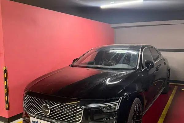 ولوو S90