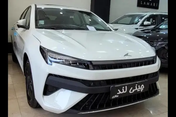کی ام سی J7