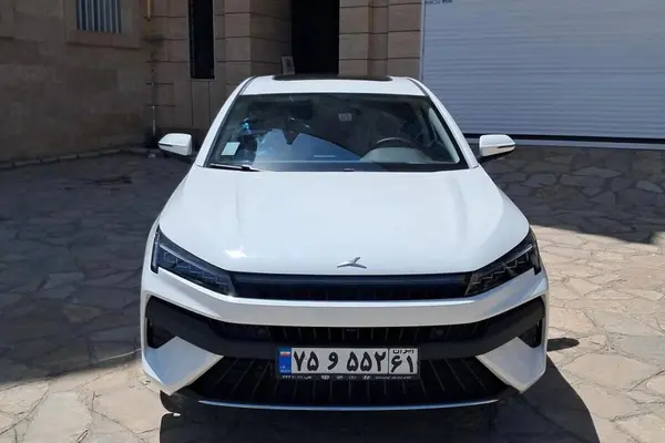 کی ام سی J7