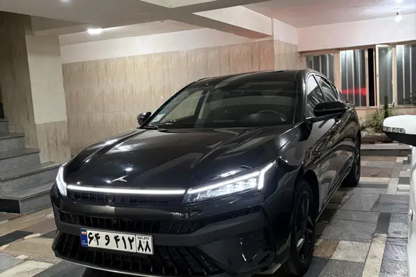 عکس کی ام سی J7