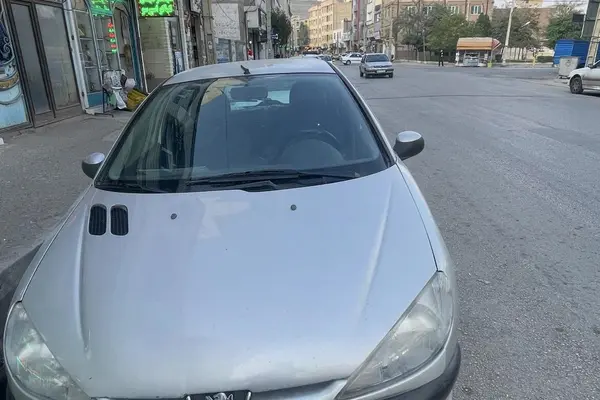 پژو 206