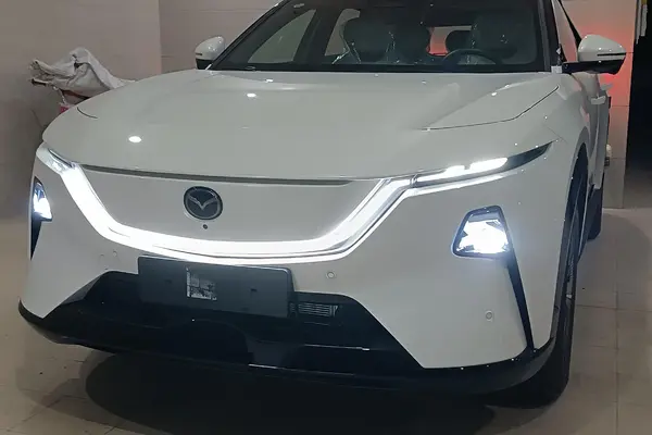 عکس مزدا EZ60 EREV