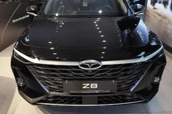 فونیکس آریزو 8 (Z8)