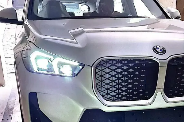 عکس بی ام و iX1