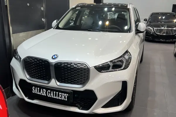 عکس بی ام و iX1