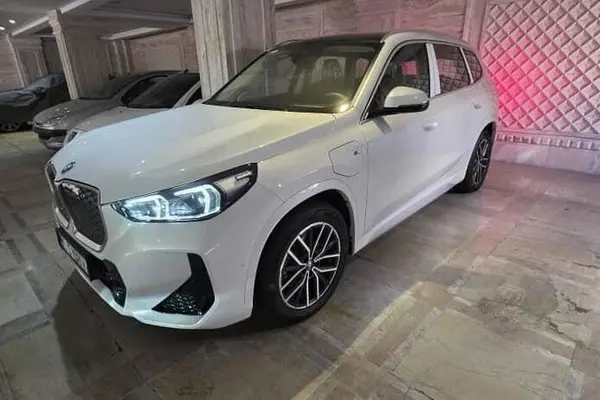 بی ام و iX1