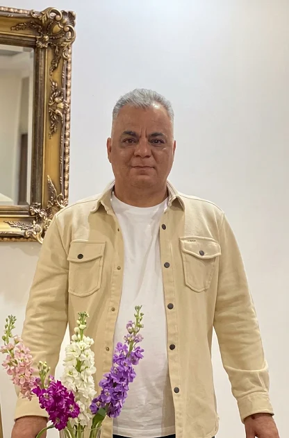 مدیر نمایشگاه اتو شاهین