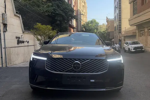 ولوو S90