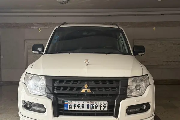 میتسوبیشی پاجرو چهار در