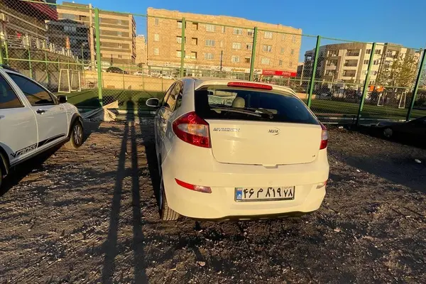 ام وی ام 315هاچ بک