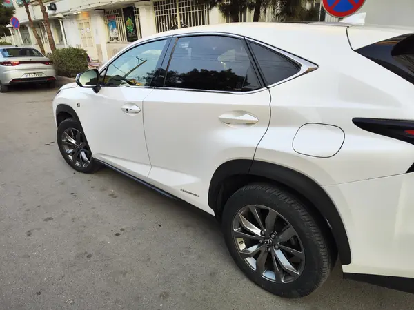 عکس لکسوس NX هیبرید
