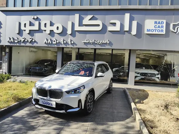 بی ام و iX1