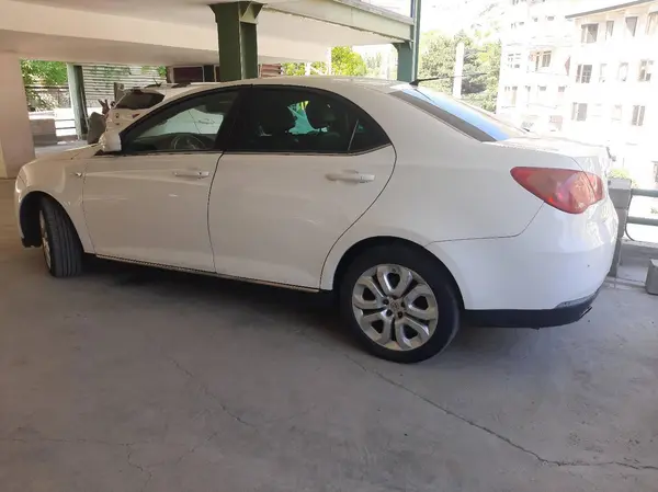 عکس ام جی 550