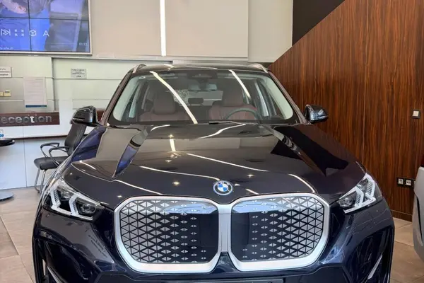 عکس بی ام و iX1