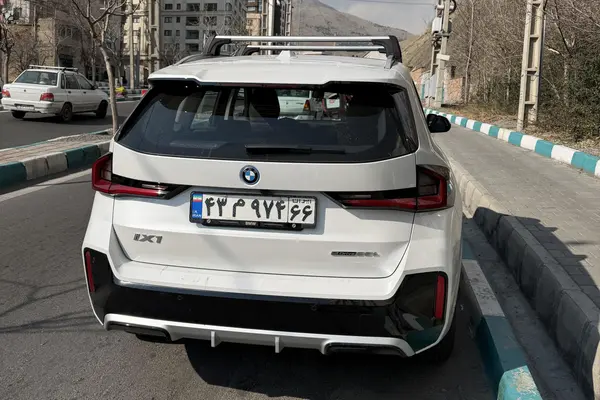 عکس بی ام و iX1
