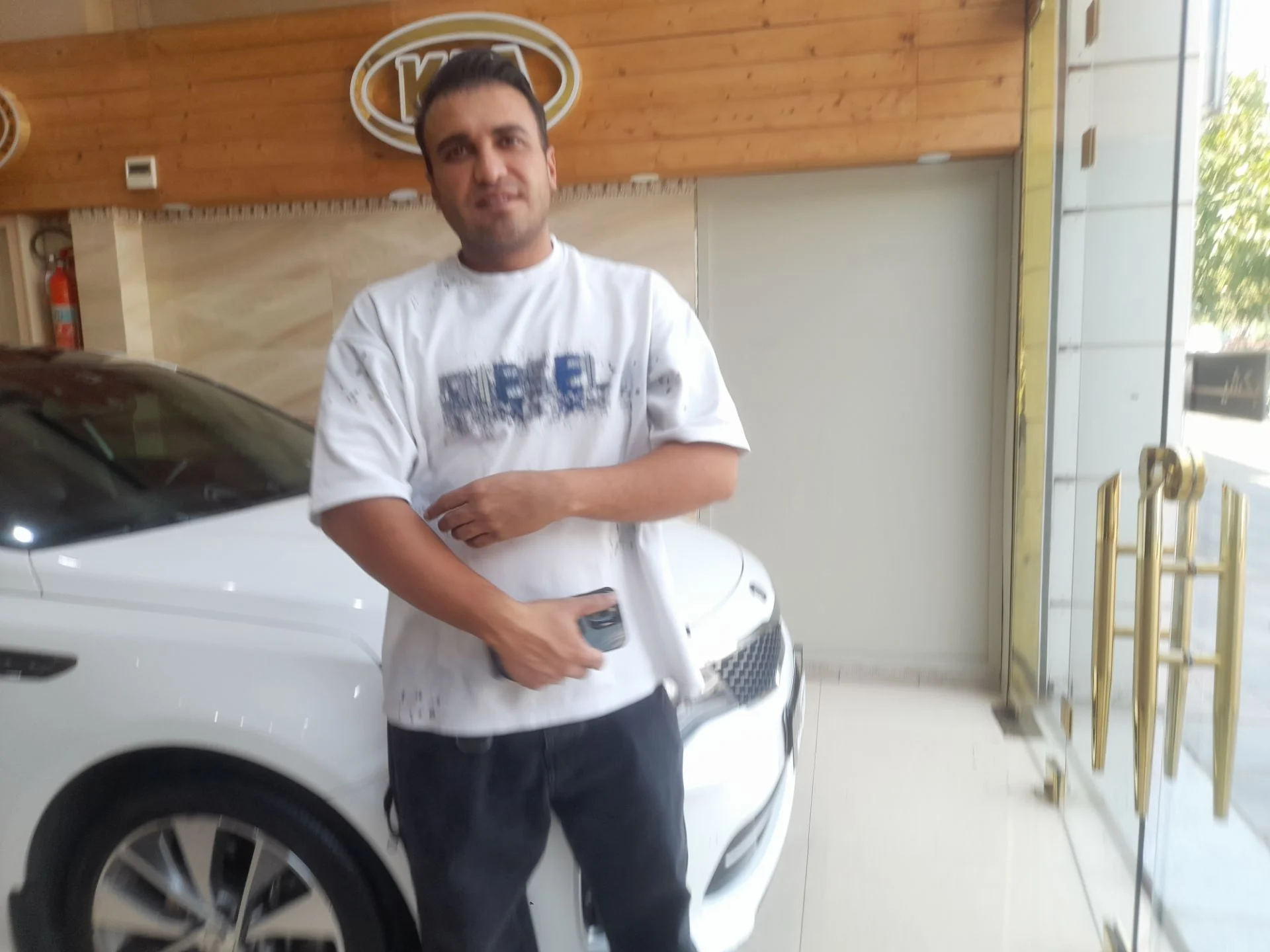 مدیر نمایشگاه اتو نیکرو