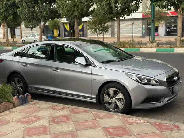 هیوندای سوناتا هیبرید