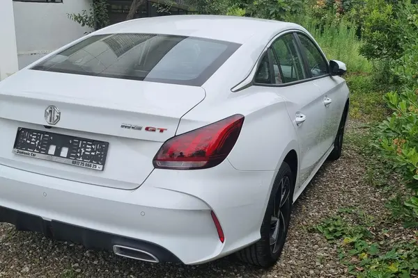عکس ام جی GT