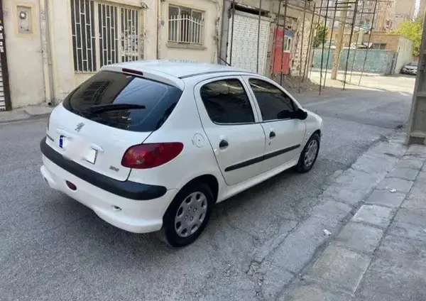 پژو 206