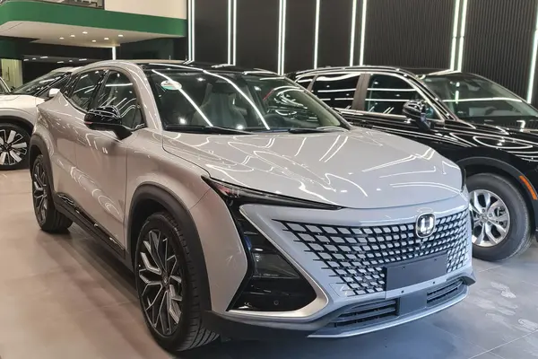 چانگان UNI-T