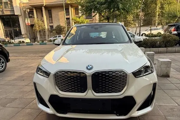 بی ام و iX1