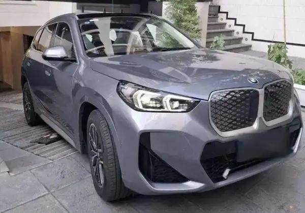 بی ام و iX1