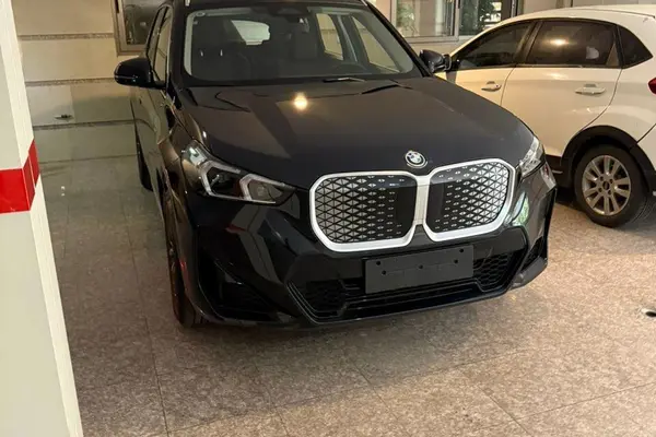 بی ام و iX1