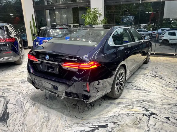 بی ام و i5
