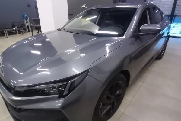 کی ام سی J7