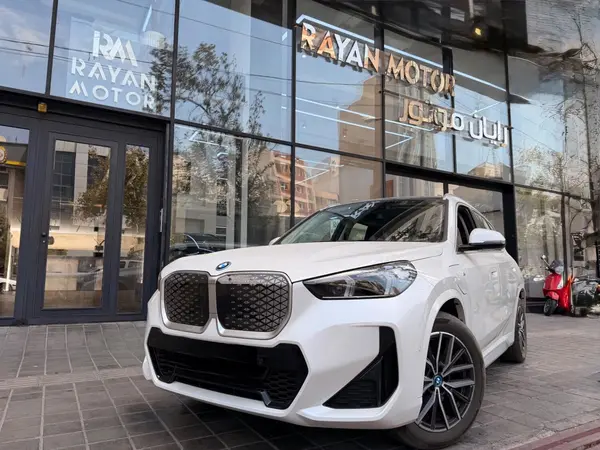 عکس بی ام و iX1