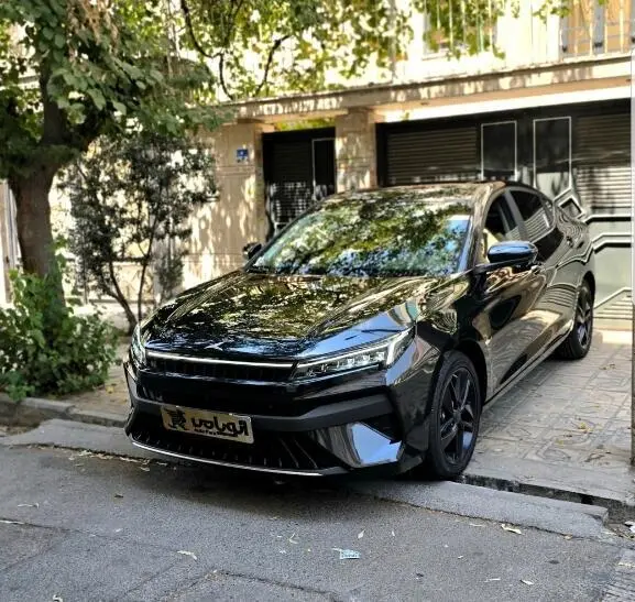 کی ام سی J7