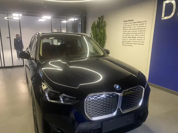عکس بی ام و iX1