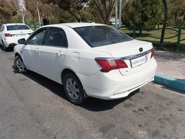 بی وای دی F3