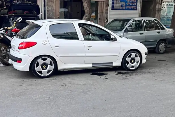 پژو 206