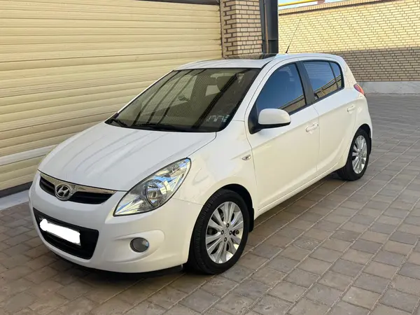 هیوندای i20