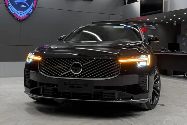ولوو S90