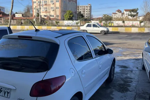 پژو 206
