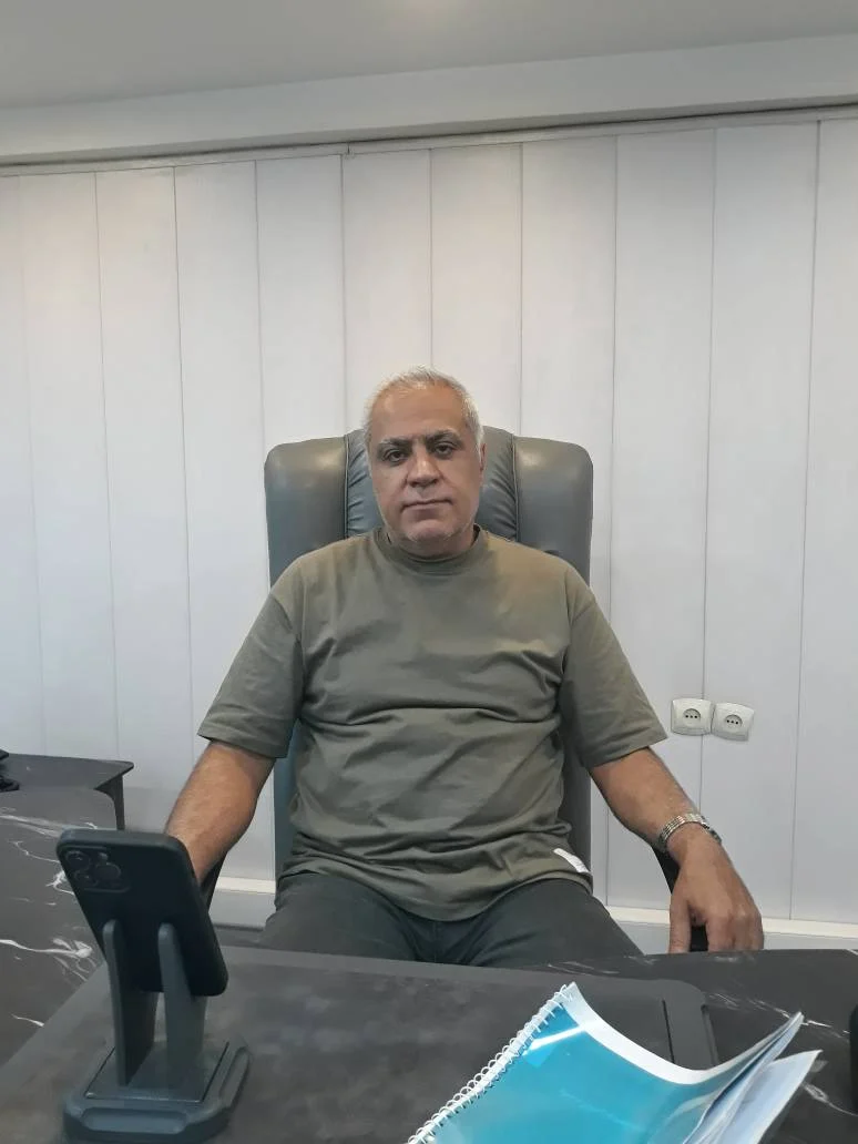 مدیر نمایشگاه اتو گالری پارسه