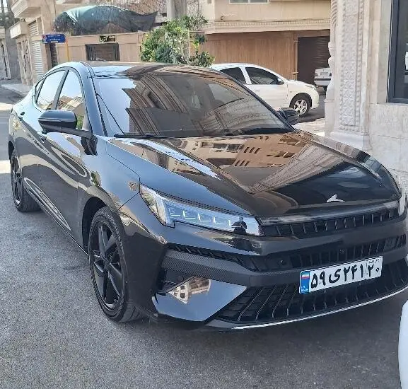 کی ام سی J7