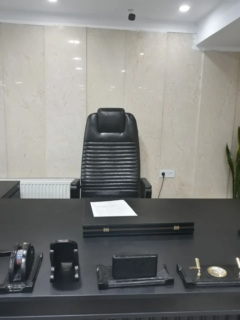 مدیر نمایشگاه اتو گالری امپریال
