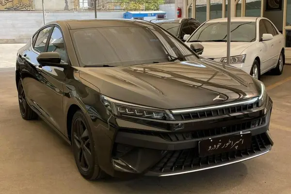 کی ام سی J7