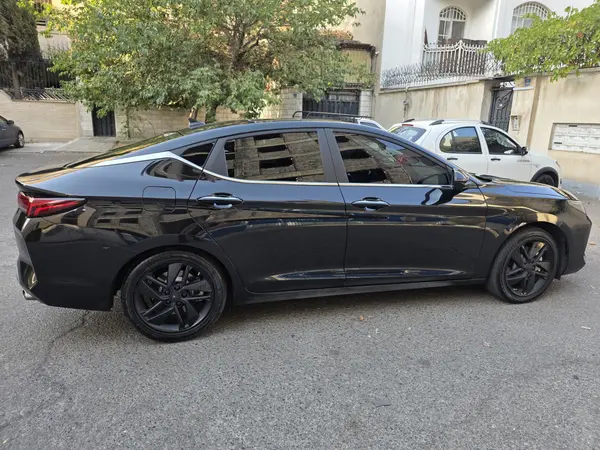 کی ام سی J7