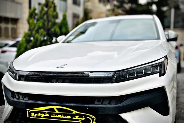 کی ام سی J7