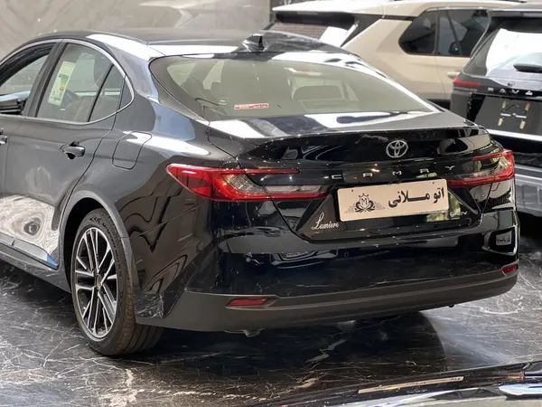تویوتا کمری هیبرید
